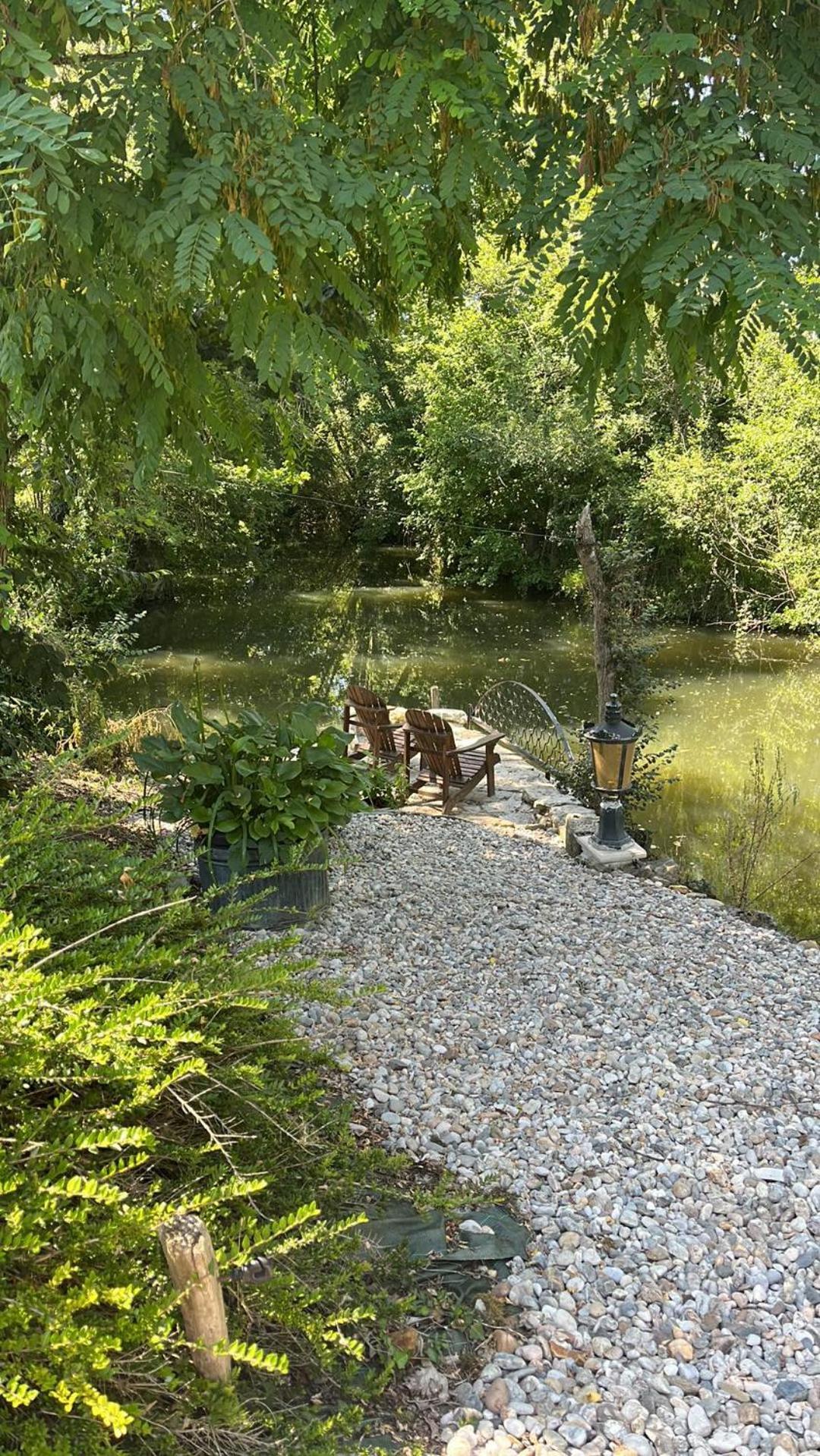 En Bord De Riviere Casseneuil Exterior foto